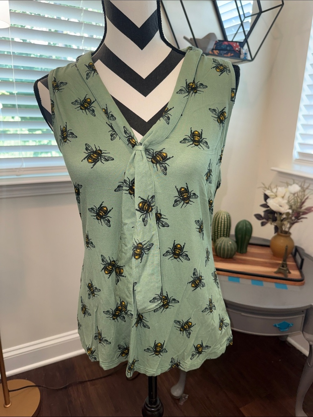 Modcloth Bee Print Tie Neck Blouse Sleeveless Tank Top